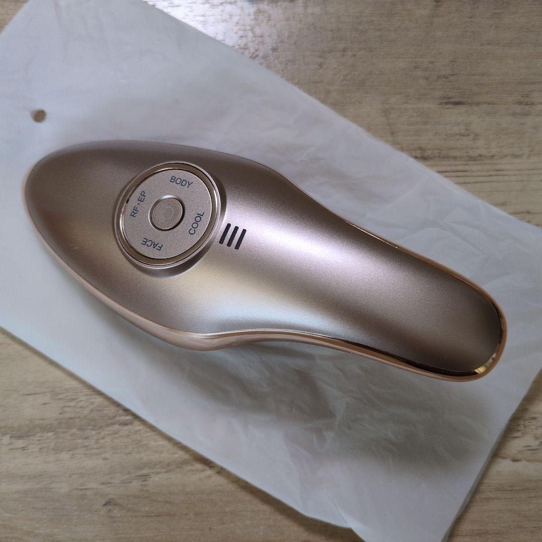 ME ラボンエクラ　美顔器　IKKOプロデュース