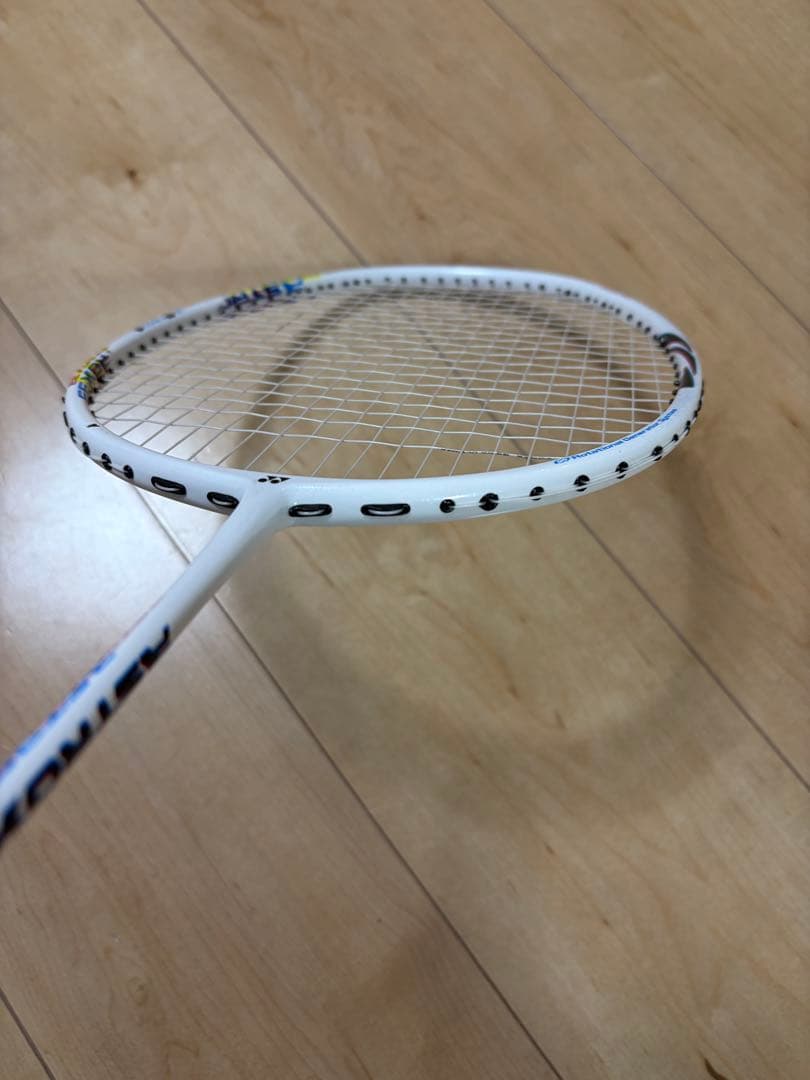 ヨネックスバドミントンラケット　アストロクス33