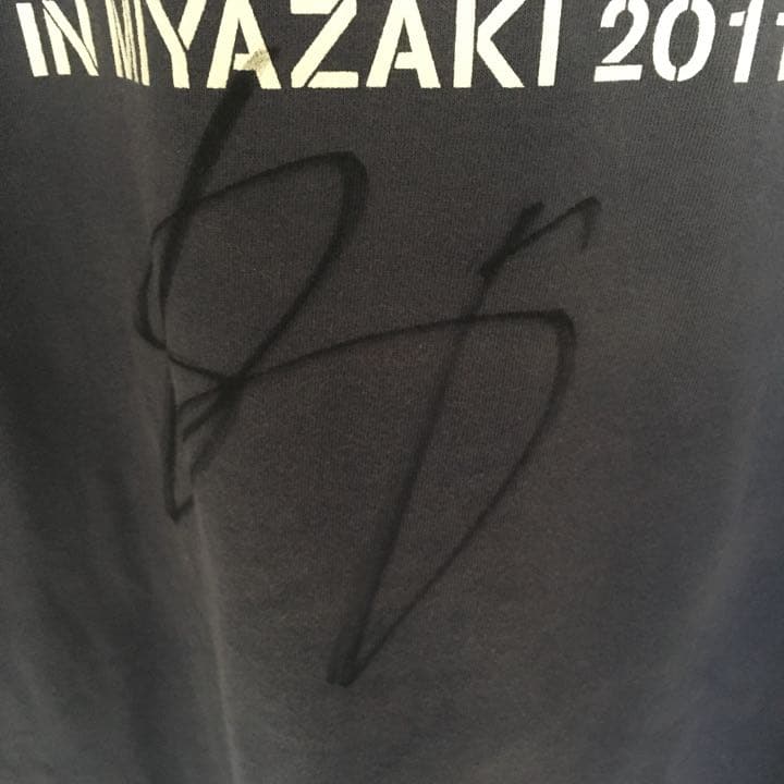 中田英寿さんの直筆サインTシャツ