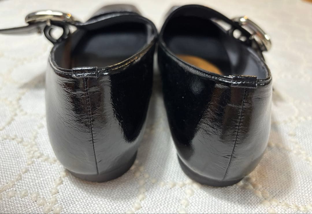 【晴雨兼用】LOTTADESIGNスクエアベルトフラットブラックエナメル23.5