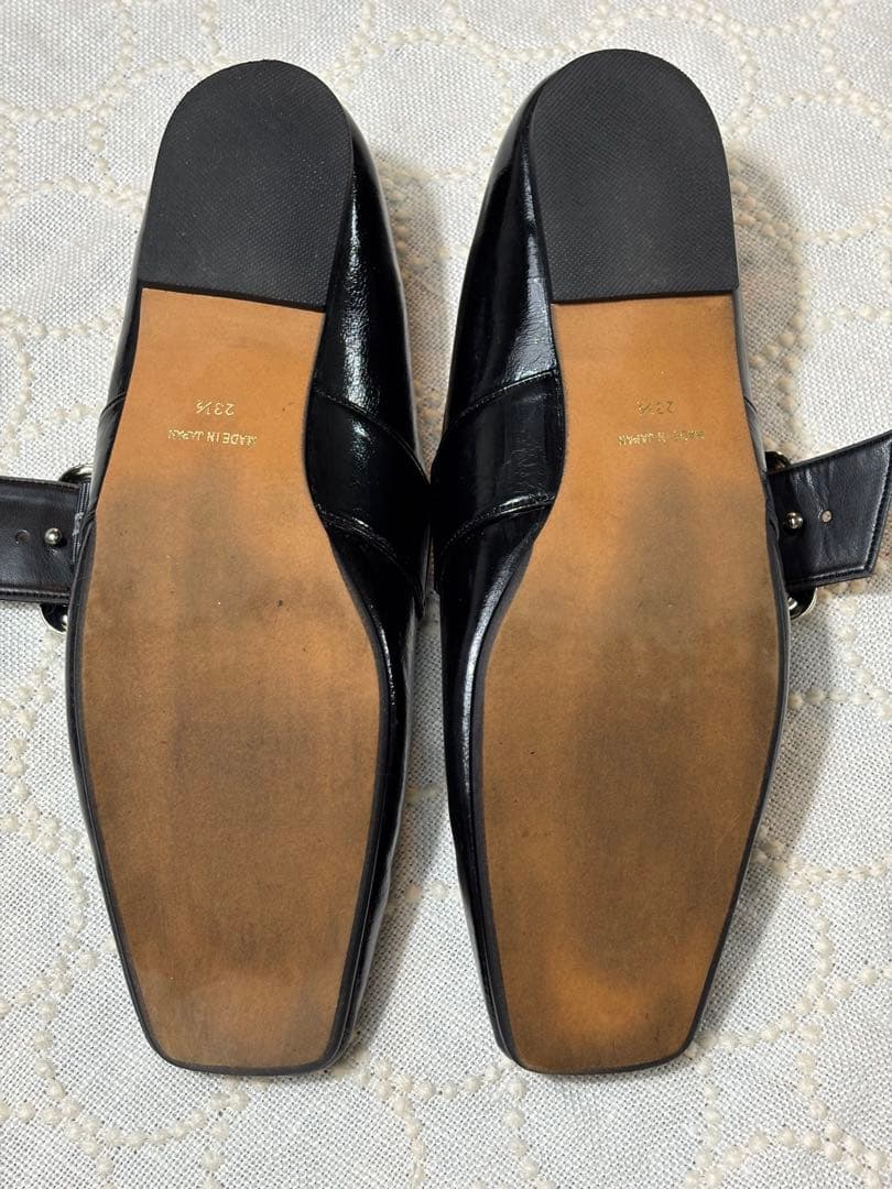 【晴雨兼用】LOTTADESIGNスクエアベルトフラットブラックエナメル23.5