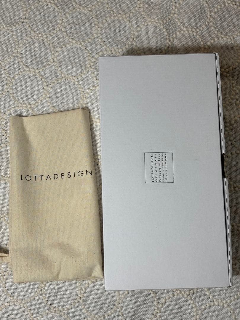 【晴雨兼用】LOTTADESIGNスクエアベルトフラットブラックエナメル23.5