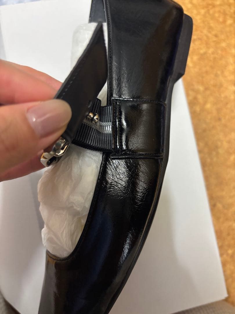 【晴雨兼用】LOTTADESIGNスクエアベルトフラットブラックエナメル23.5