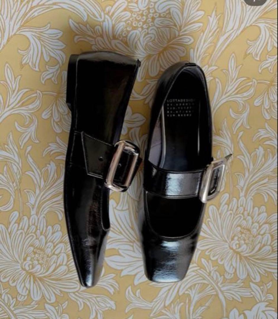 【晴雨兼用】LOTTADESIGNスクエアベルトフラットブラックエナメル23.5