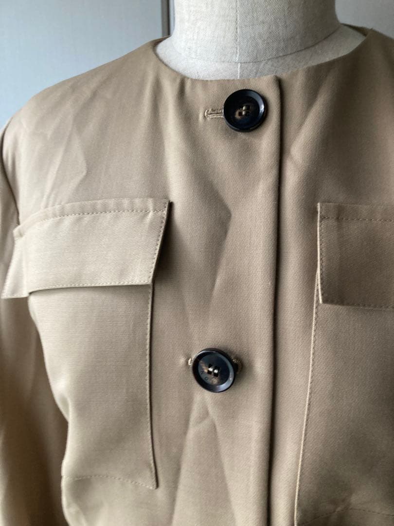 Kiton キートン　ノーカラー　ジャケット　ベージュ　ベルト付き　ウール