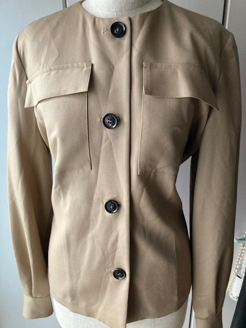 Kiton キートン　ノーカラー　ジャケット　ベージュ　ベルト付き　ウール