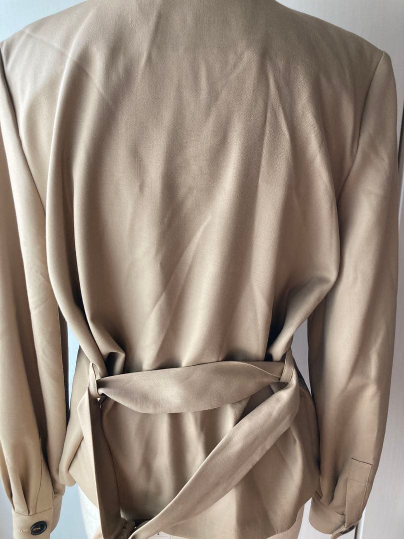 Kiton キートン　ノーカラー　ジャケット　ベージュ　ベルト付き　ウール
