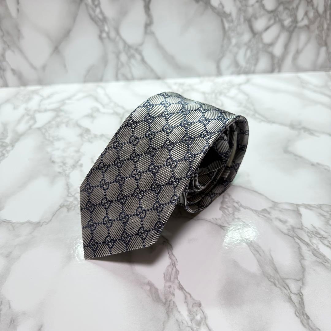✨極美品✨ 近年モデル GUCCI ネクタイ シルク100% GG柄 蜂 銀色