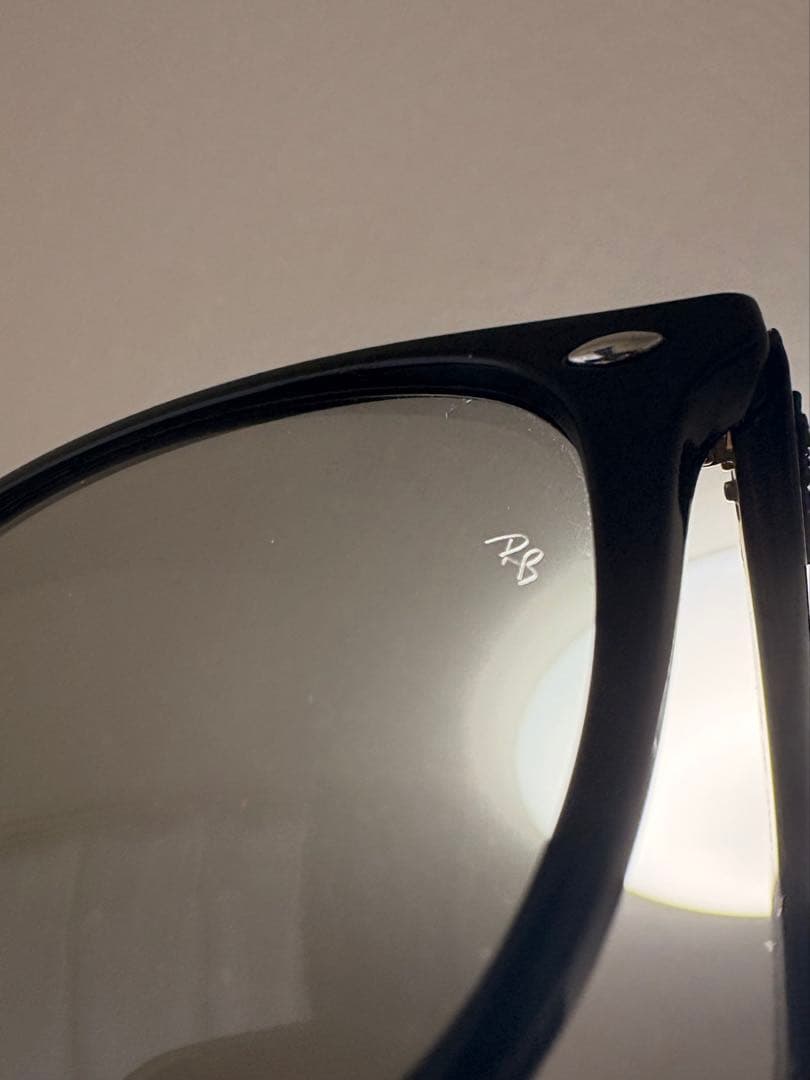 ま*ん様 Ray-Ban RB4258F サングラス 601/87