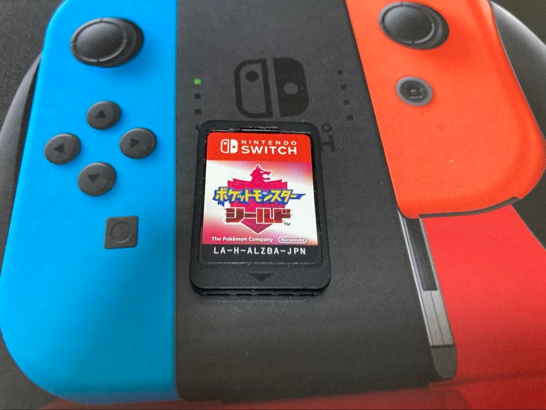 NintendoSwitchネオンブルー/ネオンレッド本体　ポケモンソフト付