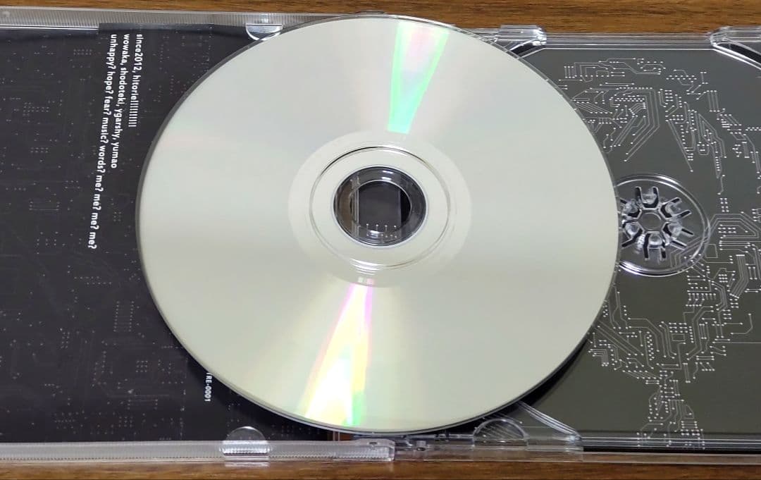 ヒトリエ『ルームシック・ガールズエスケープ』ピック型ストラップ付き