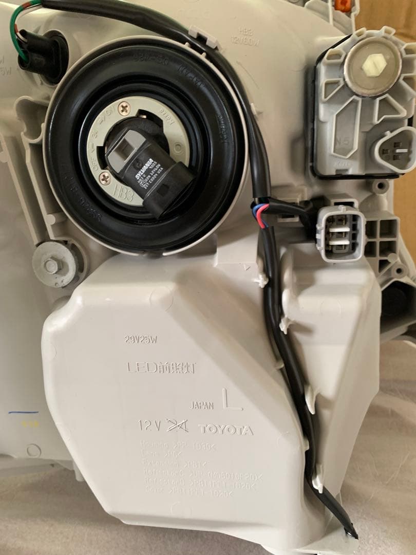 ハイエース ダークプライムII ヘッドライト