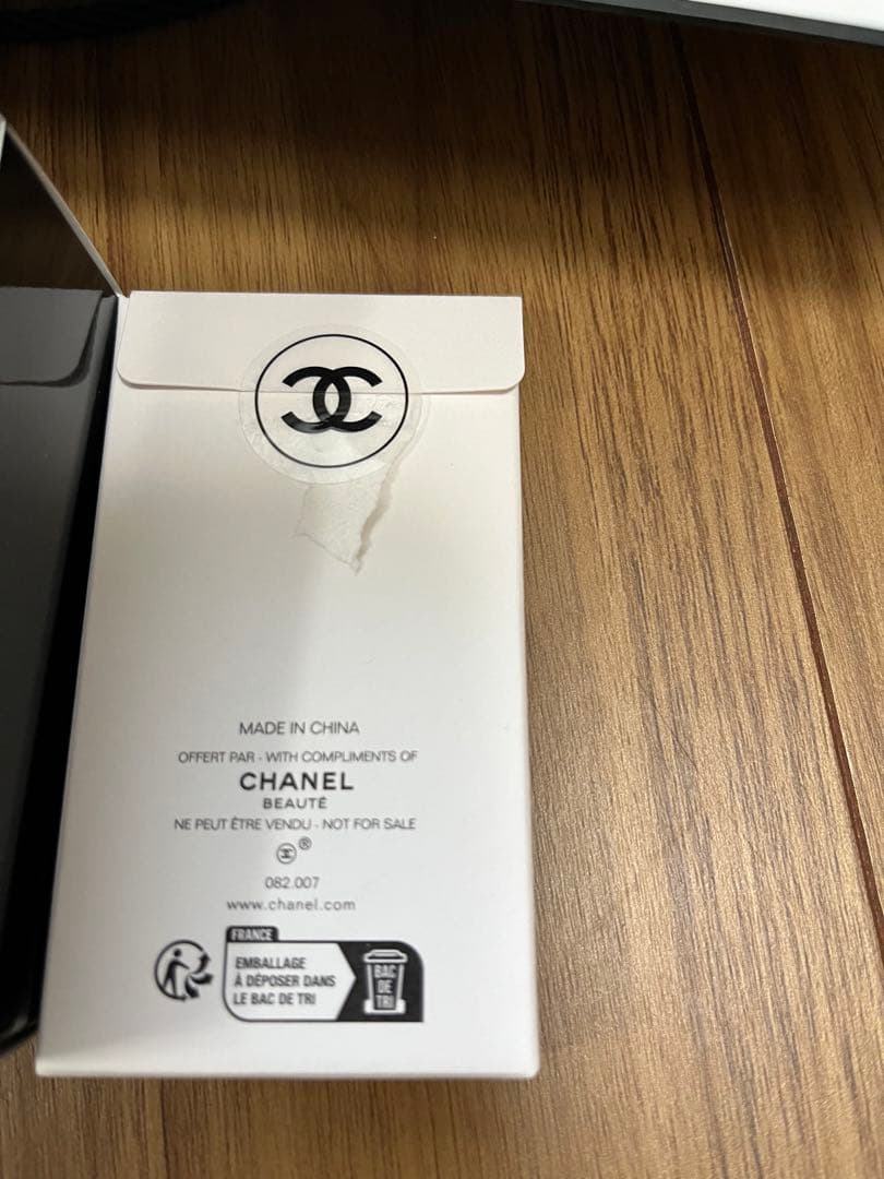 CHANEL ルージュ アリュール ヴェルヴェット レ ペルル　ノベルティ付き