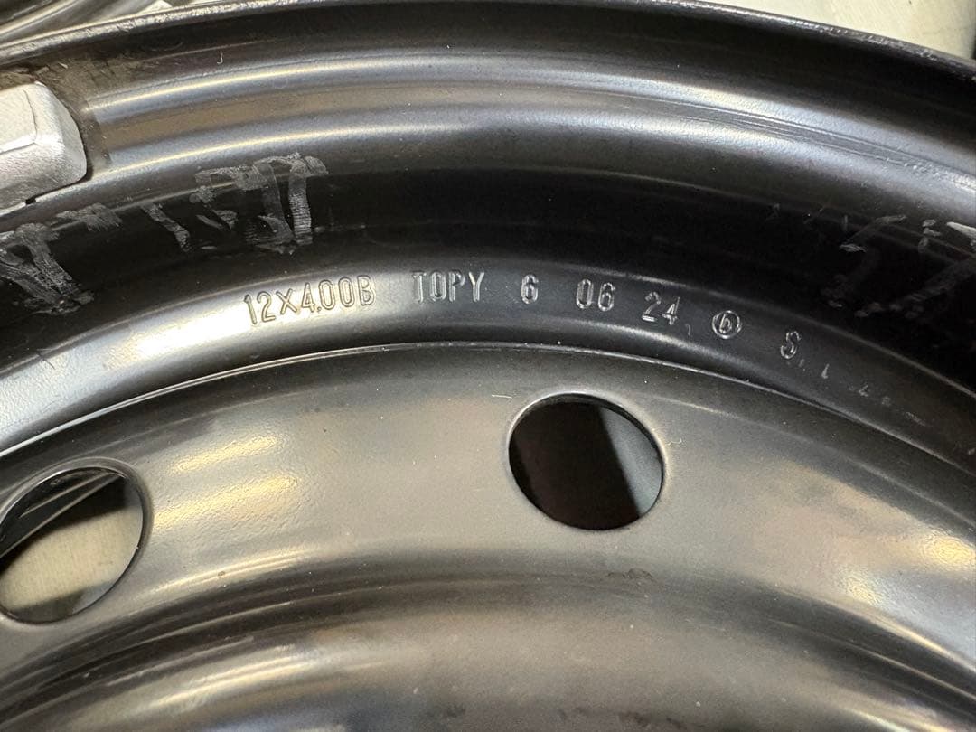 エリンギ　スズキエブリーバン純正ホイールカバーとスチールホイールセット