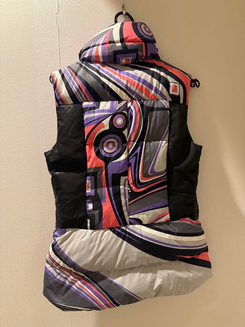 新品未使用試着のみ　EMILIO PUCCI ダウンベスト イタリア42サイズ