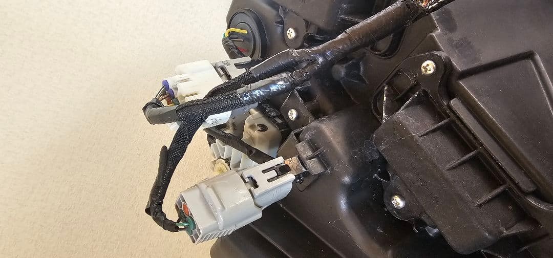 トヨタサイ2014年、 ヘッドライト 左