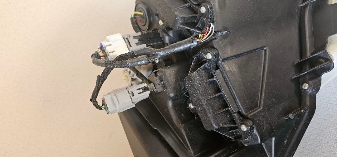 トヨタサイ2014年、 ヘッドライト 左