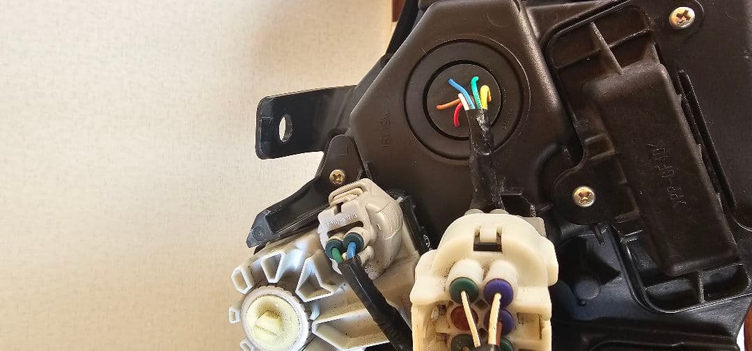 トヨタサイ2014年、 ヘッドライト 左