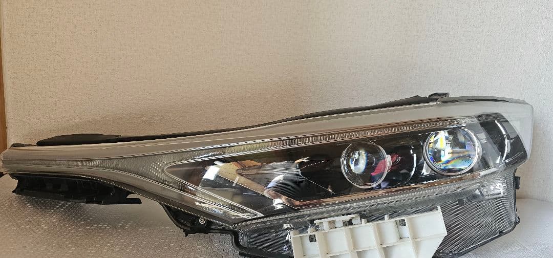 トヨタサイ2014年、 ヘッドライト 左