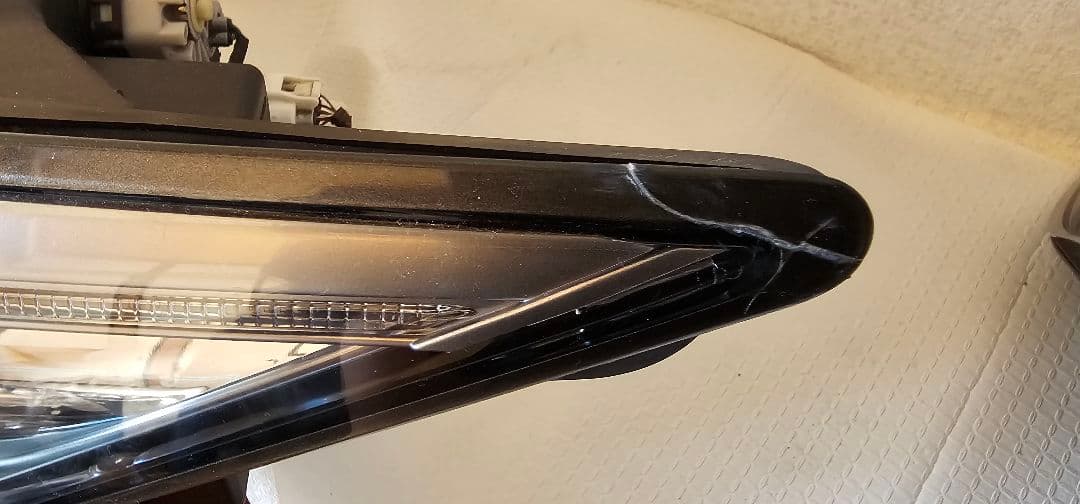 トヨタサイ2014年、 ヘッドライト 左