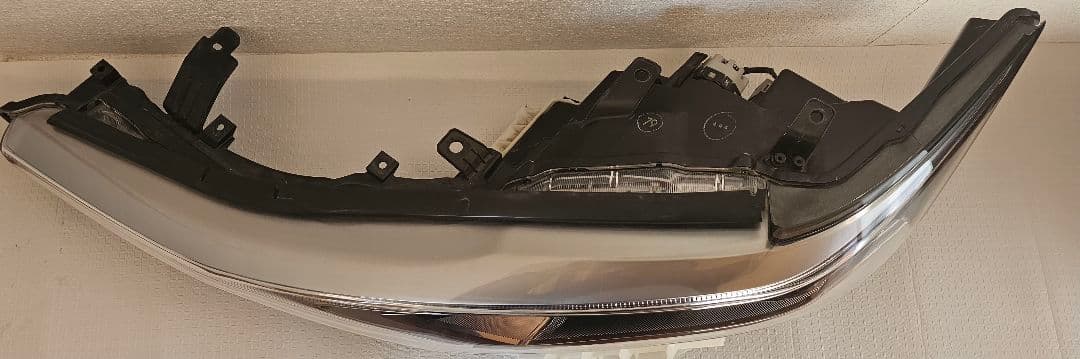 トヨタサイ2014年、 ヘッドライト 左