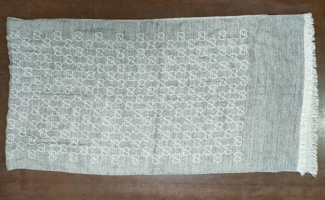 オムオム【美品】GUCCIシルクスカーフ