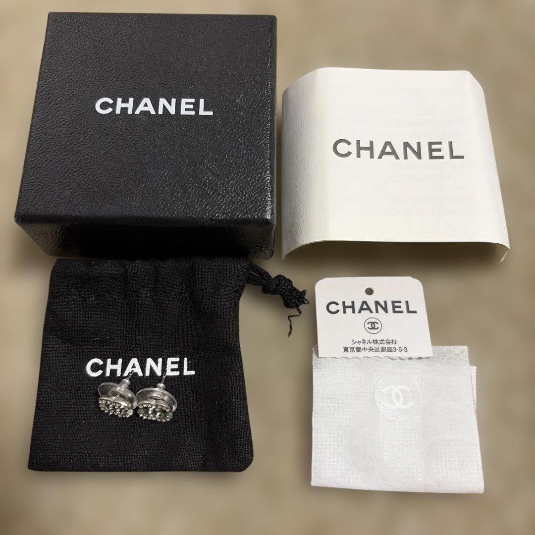 CHANEL CCロゴクリスタルスタッドピアス