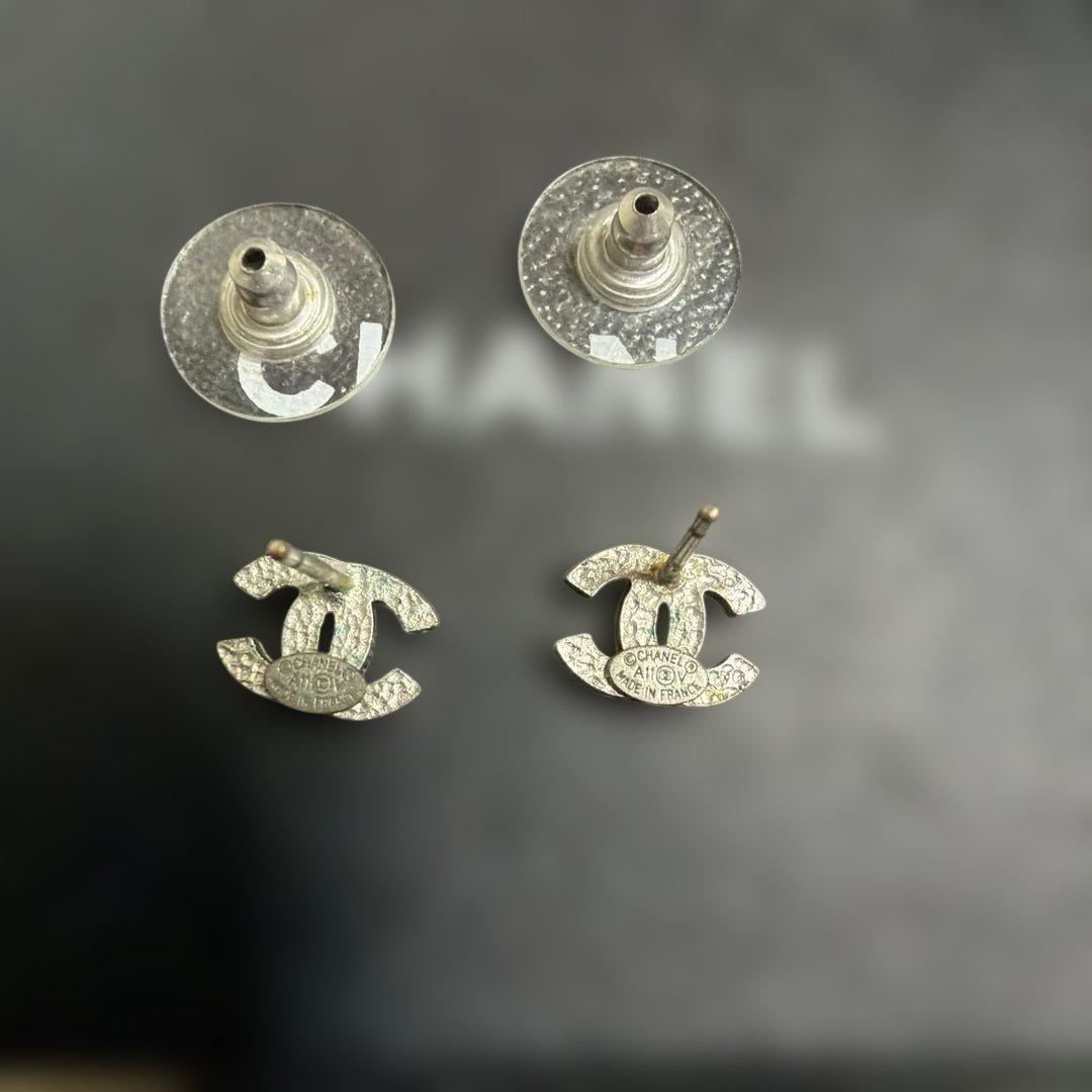 CHANEL CCロゴクリスタルスタッドピアス