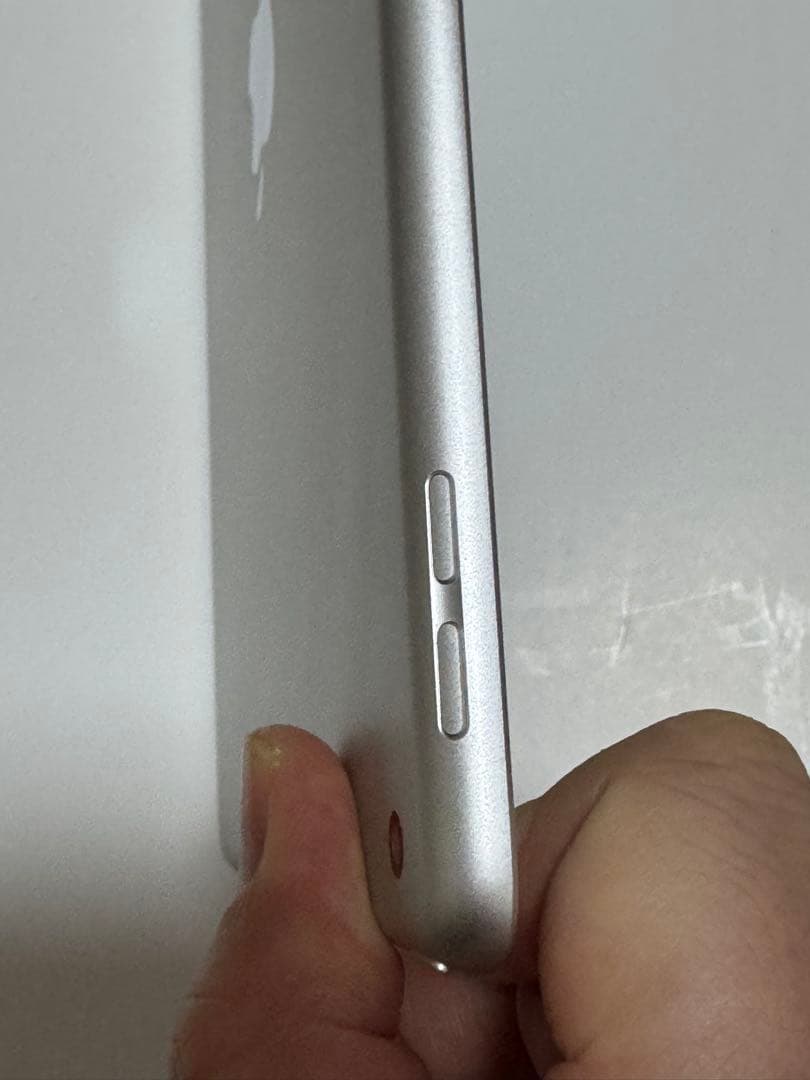 Apple iPad 第8世代 128GB シルバー / Wi-Fiモデル