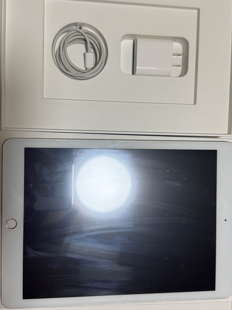 Apple iPad 第8世代 128GB シルバー / Wi-Fiモデル