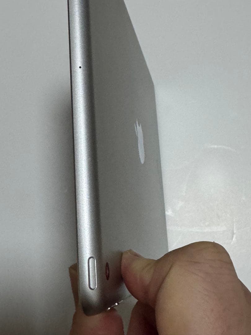 Apple iPad 第8世代 128GB シルバー / Wi-Fiモデル