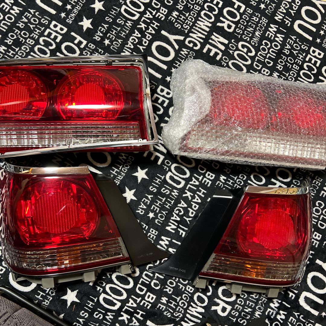 17クラウンアスリートテールランプ 4個セット 赤 純正