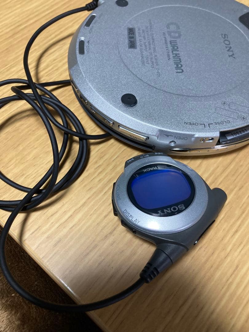 ポータブルプレーヤー SONY CD WALKMAN D-E01