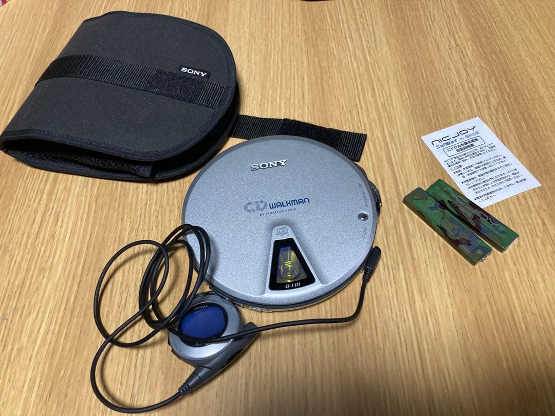 ポータブルプレーヤー SONY CD WALKMAN D-E01