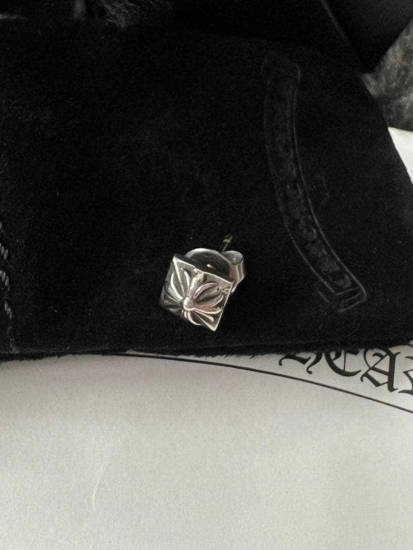 クロムハーツ　ピアス　ピラミッドch プラス　シルバー　CHプラス スタッド