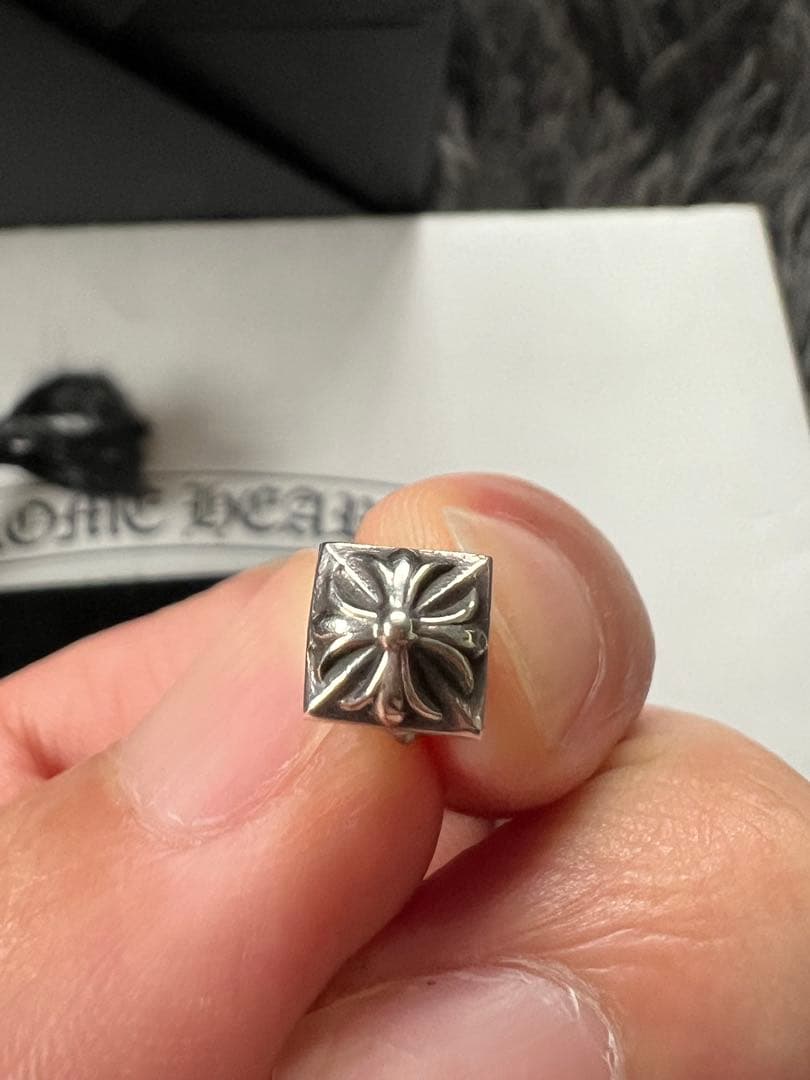 クロムハーツ　ピアス　ピラミッドch プラス　シルバー　CHプラス スタッド