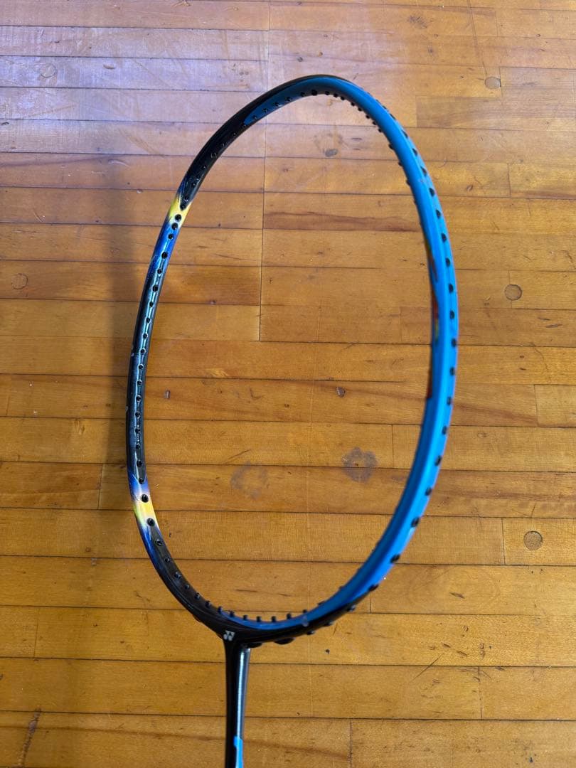 バドミントンラケット アストロクス77 4ug5