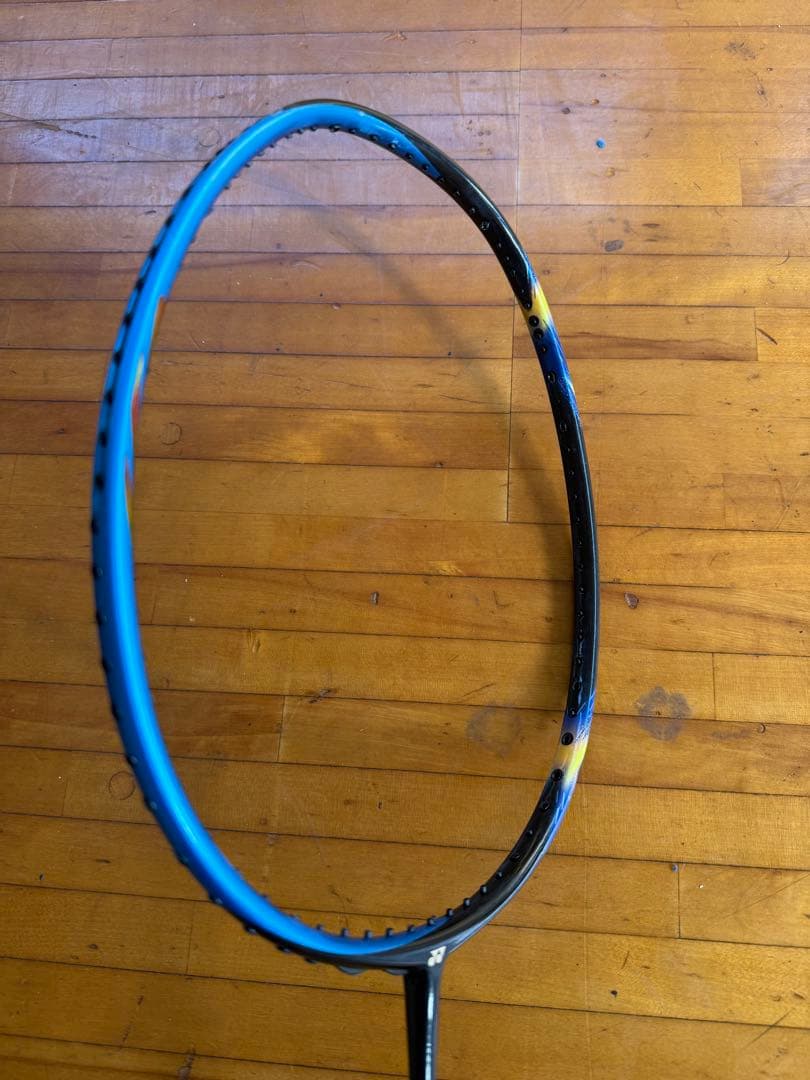 バドミントンラケット アストロクス77 4ug5