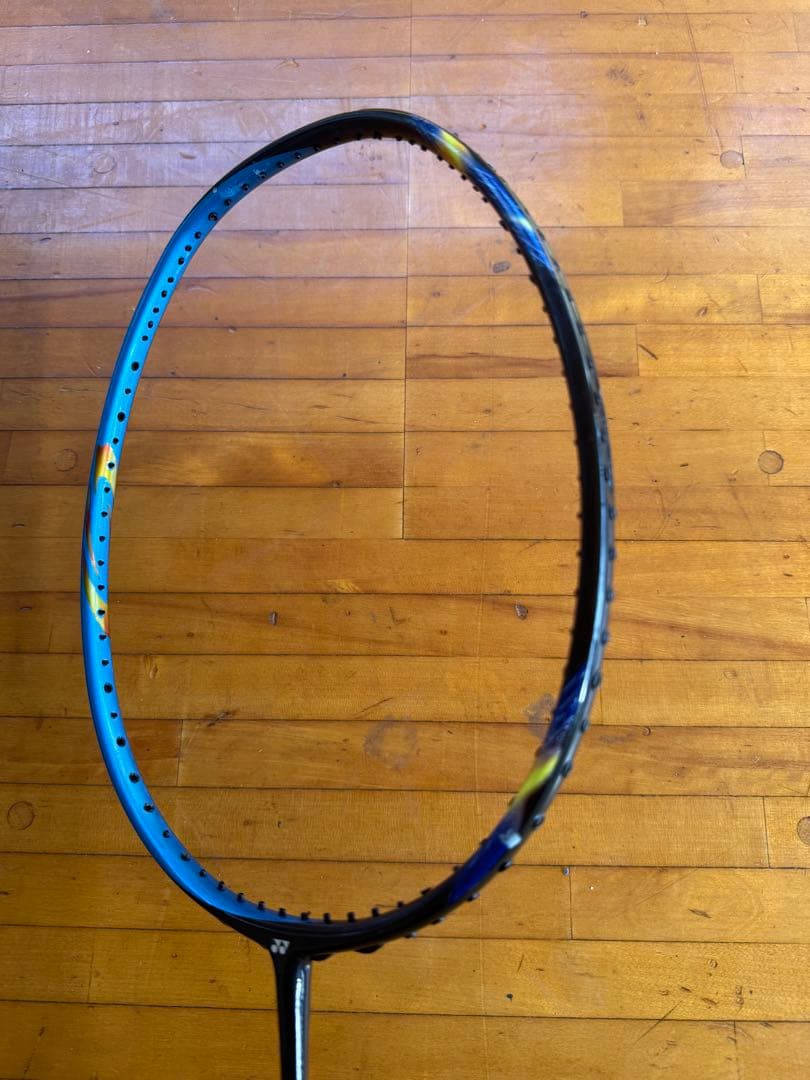 バドミントンラケット アストロクス77 4ug5