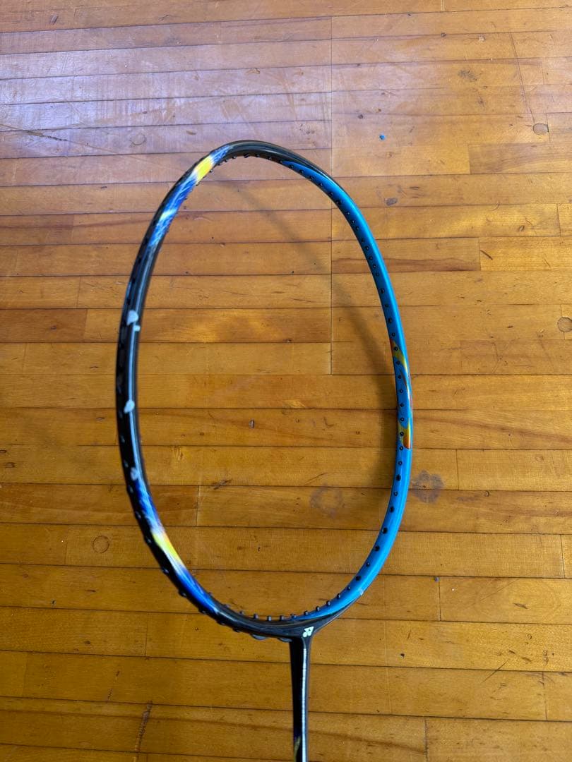 バドミントンラケット アストロクス77 4ug5