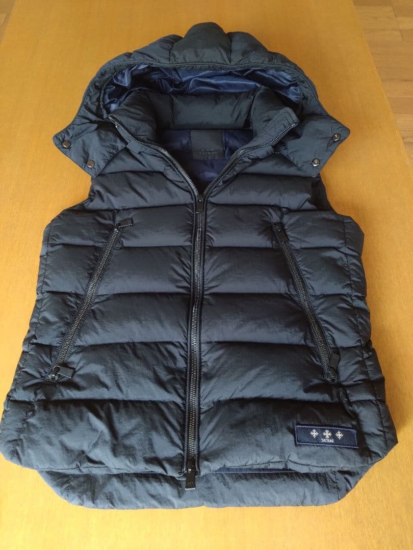 【美品】TATRASタトラスフード付きダウンベスト　ブラック　サイズ1
