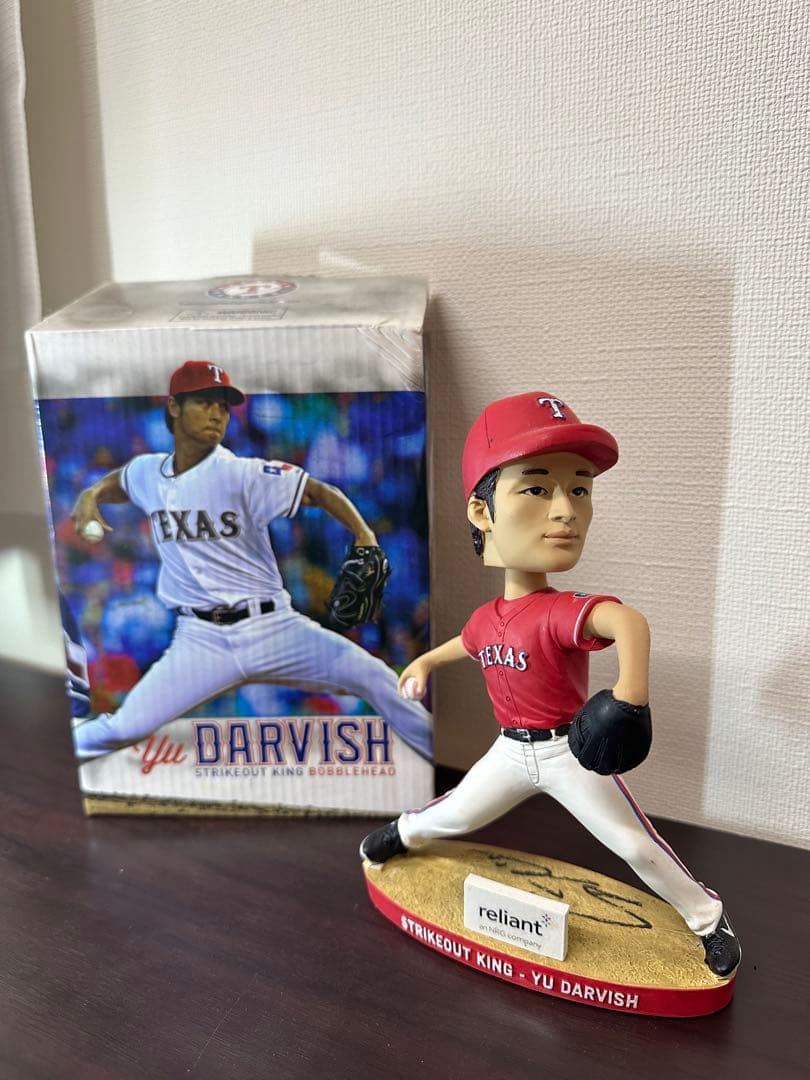 ダルビッシュ有　直筆サイン入り 奪三振王記念球場配布ボブルヘッド レンジャース