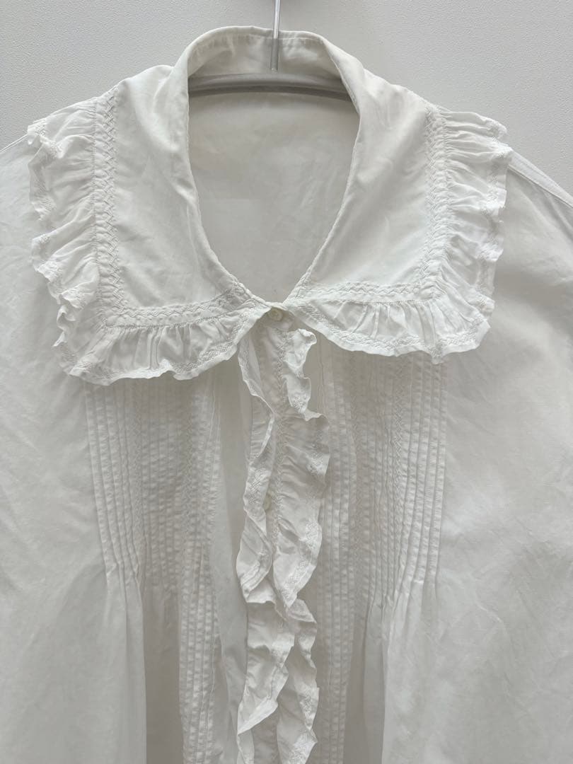 フランスアンティーク　コットンフリルモノグラム刺繍レースブラウス À