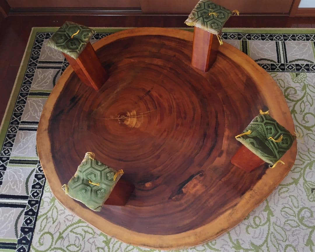 年輪テーブル 一枚板 座卓 ローテーブル サイズ117x107cm　高さ35cm