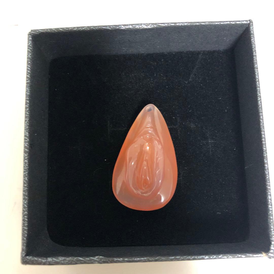 縁結び 女陰 ヌードメノウ 生命の源 女性器 趣味 天然石 瑪瑙 彫り物 D71