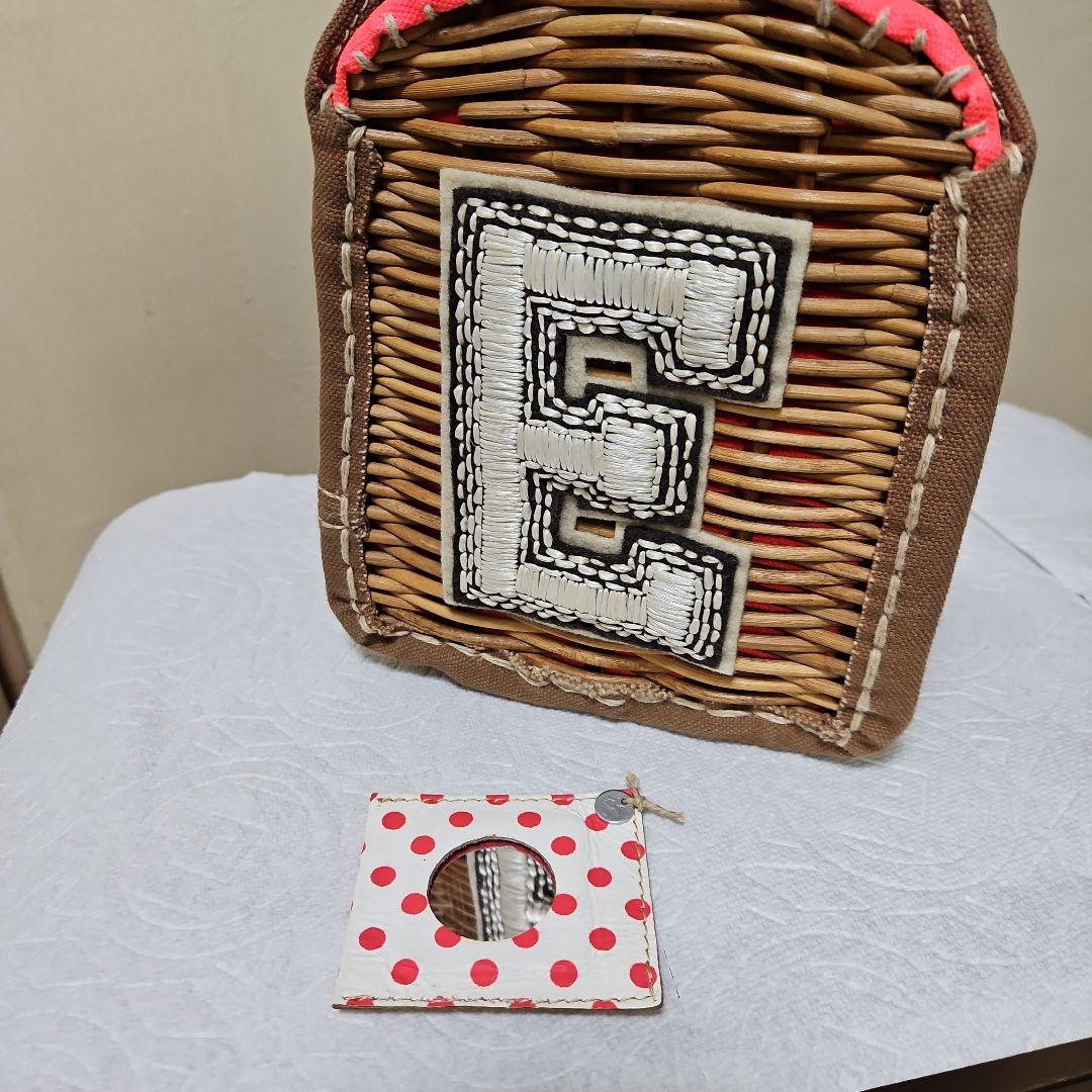 ブラウン かごバッグ Eの刺繍付き