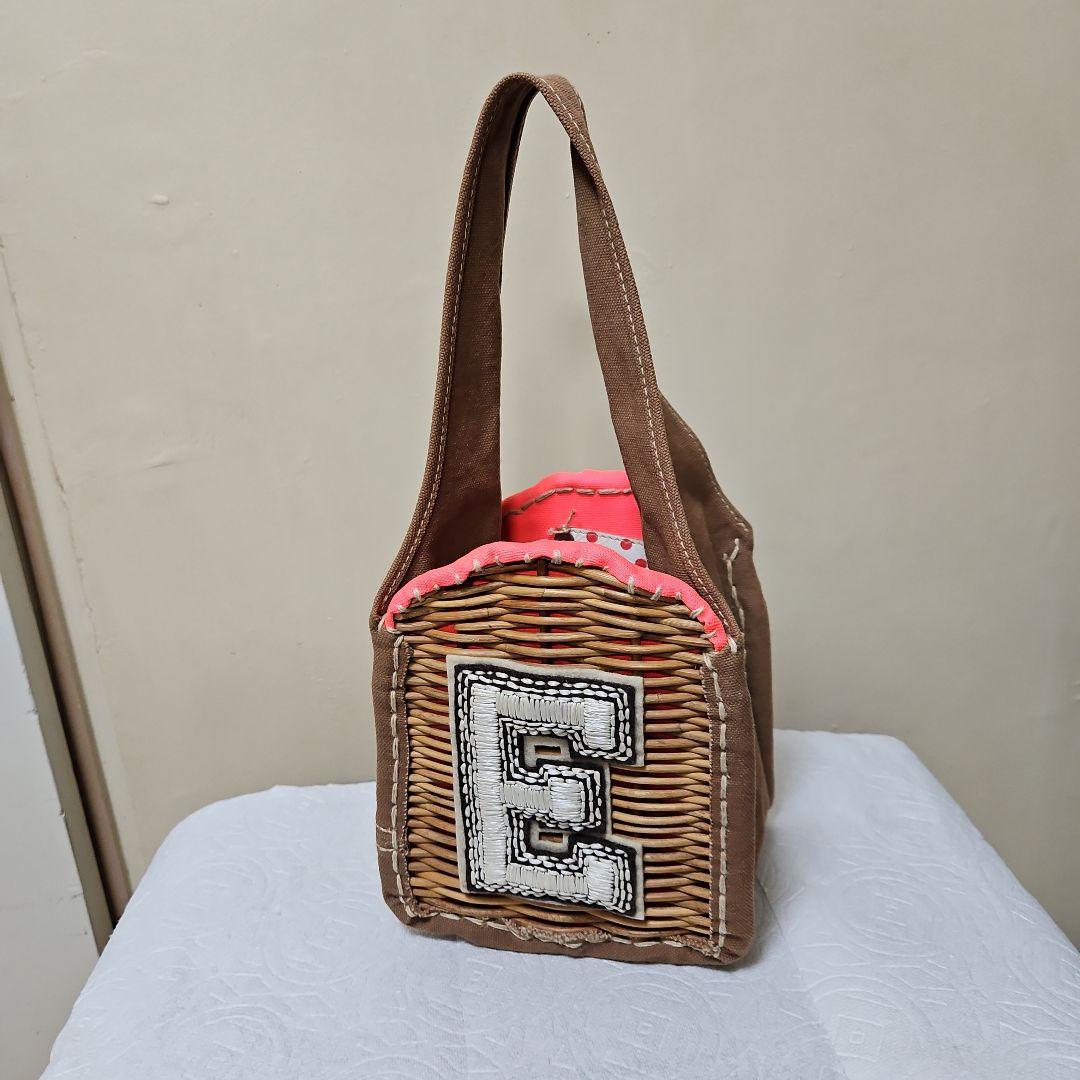 ブラウン かごバッグ Eの刺繍付き