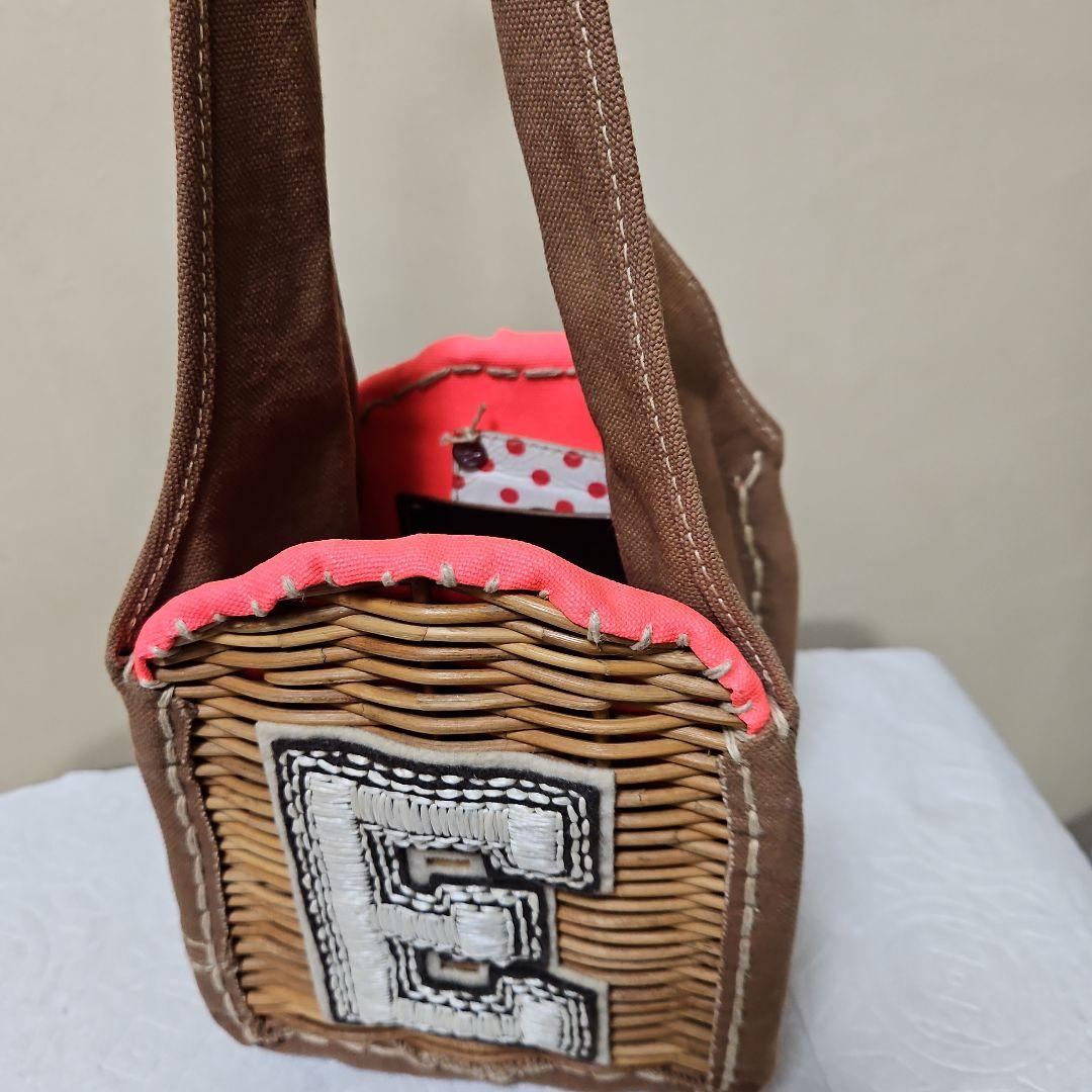 ブラウン かごバッグ Eの刺繍付き