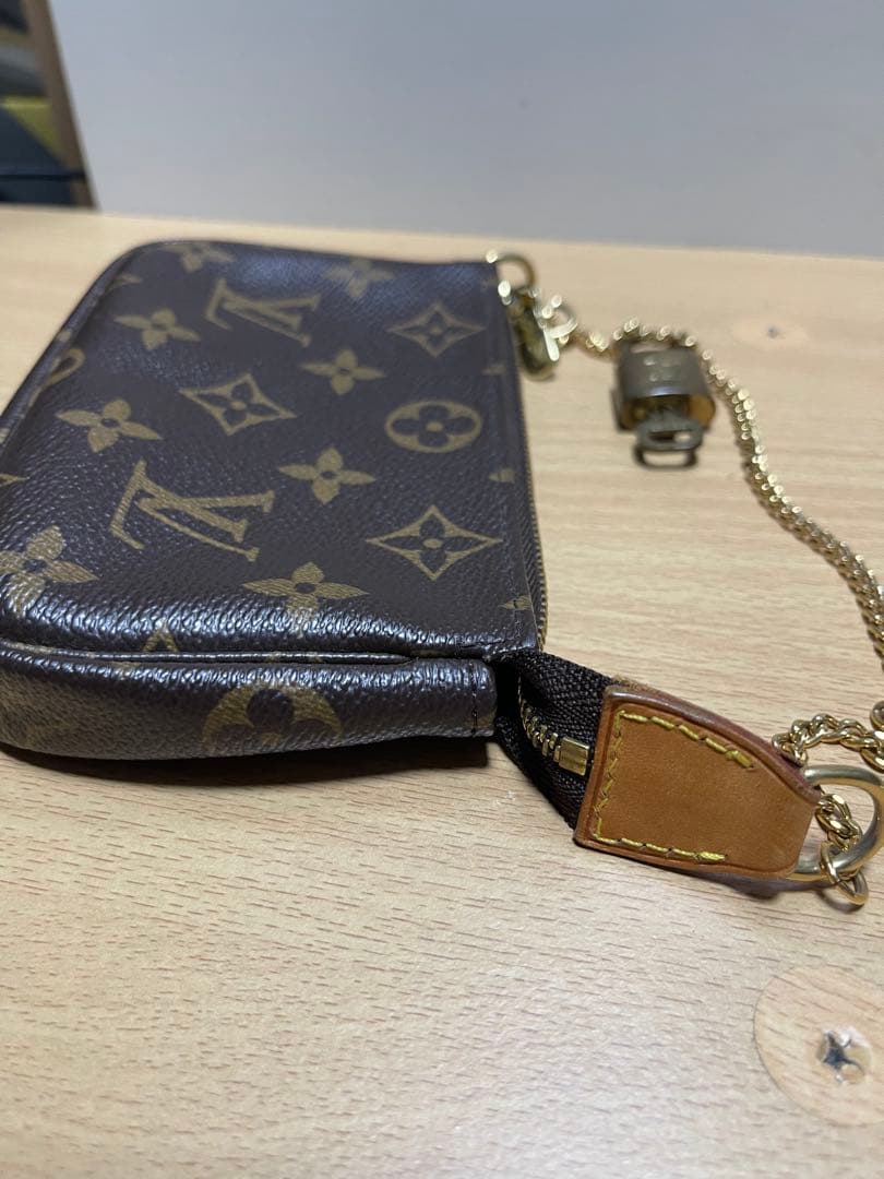 ルイヴィトン アクセソワールミニポシェット アクセサリーポーチ