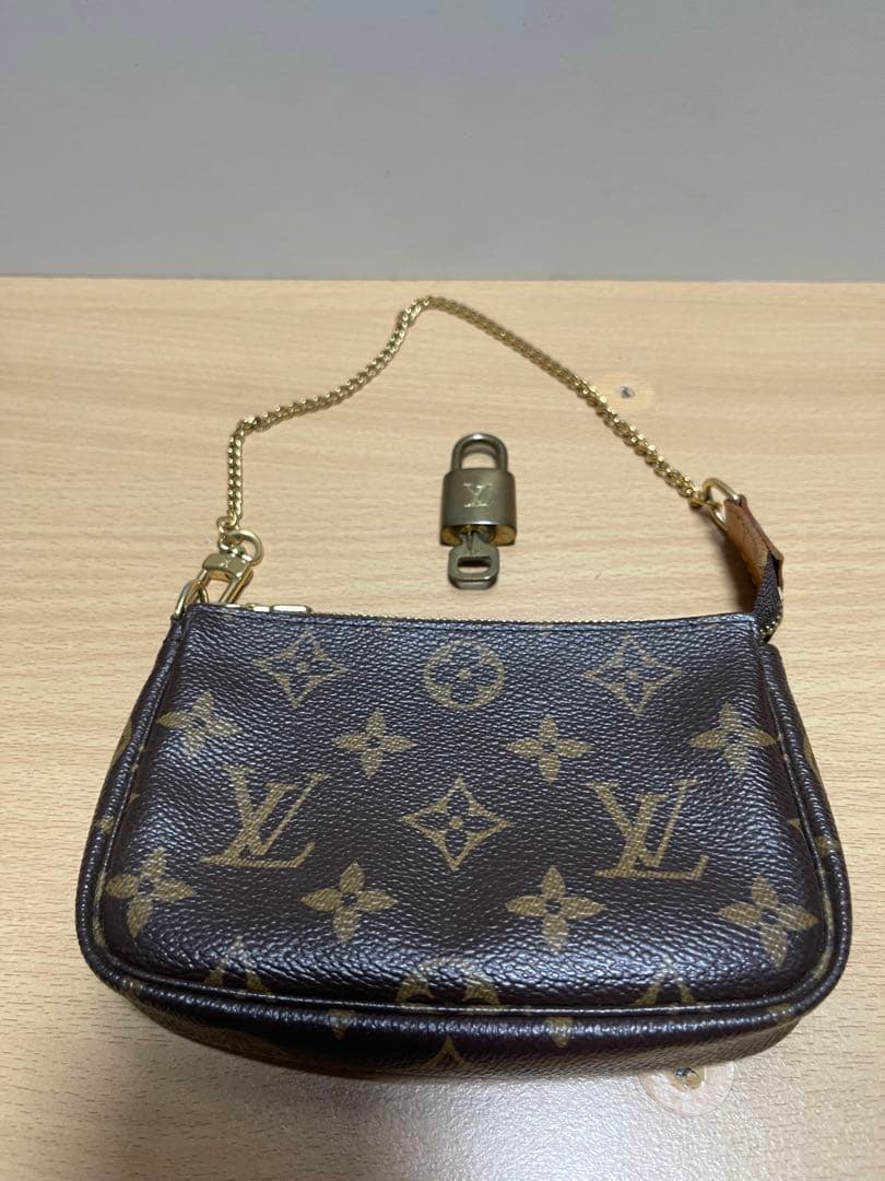 ルイヴィトン アクセソワールミニポシェット アクセサリーポーチ